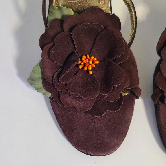 Prada brown flower blocked heel shoe with srraps around the ankles...size - Picture 3 of 7